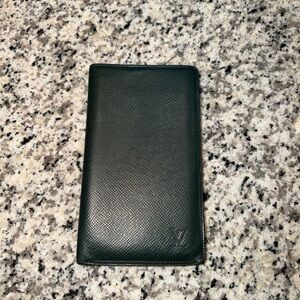 💚✨Authentic Louis Vuitton Dark Green Leather Card Holder / Wallet RARE COLOR!✨💚